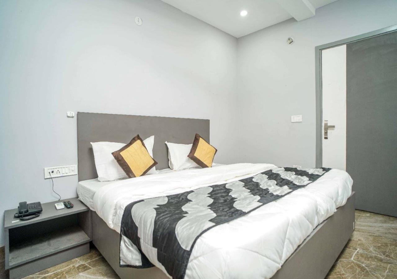 Family Hotel By Pg International Nové Dillí Exteriér fotografie